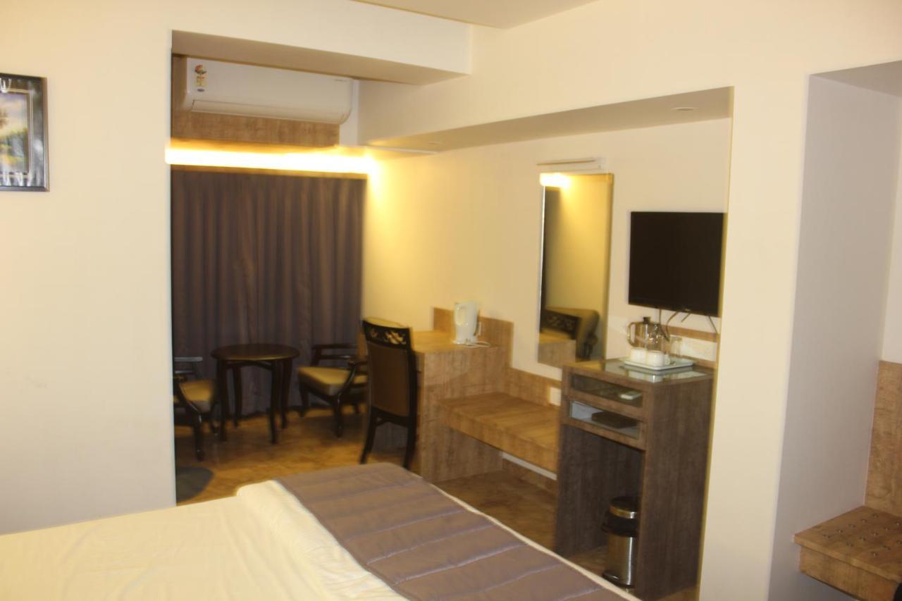 Nimantran Hotel Navi Mumbai Exterior photo