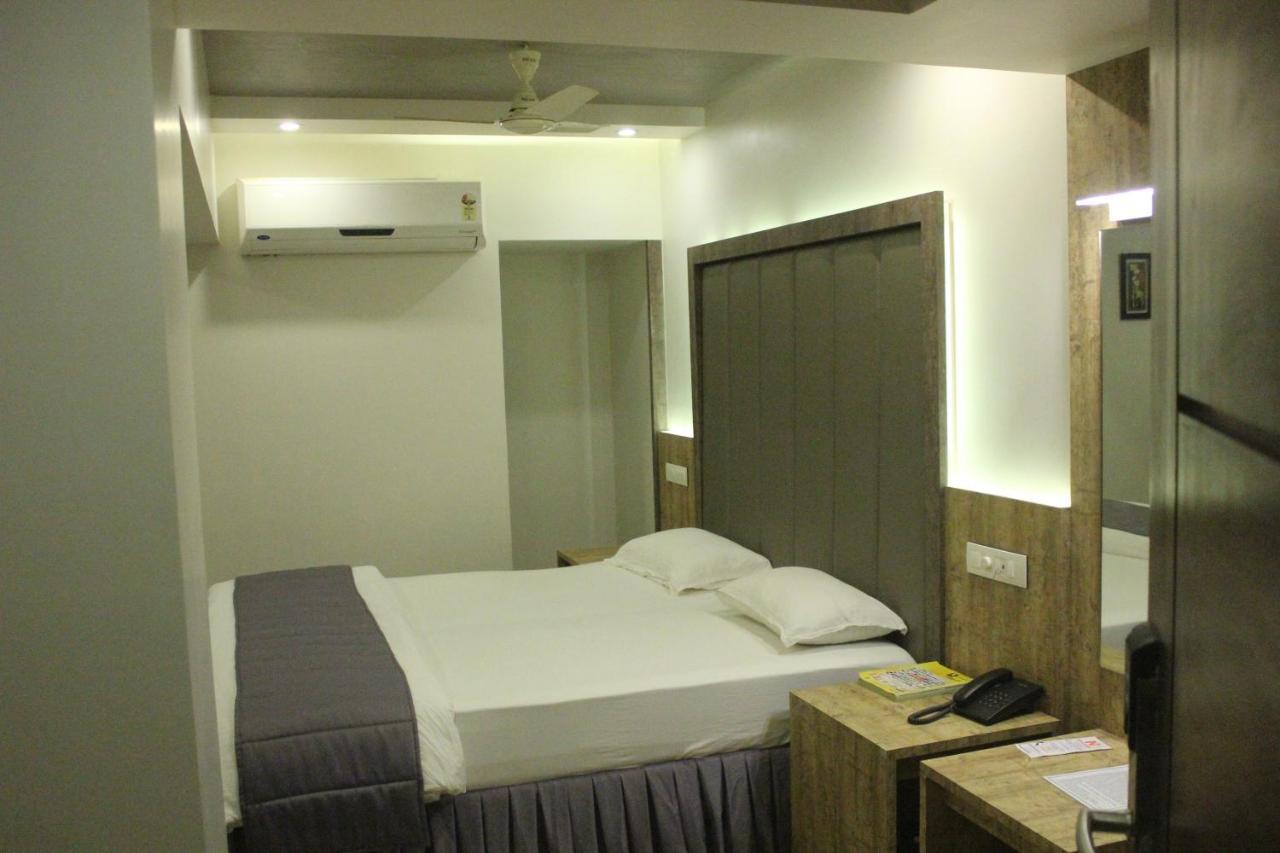 Nimantran Hotel Navi Mumbai Exterior photo