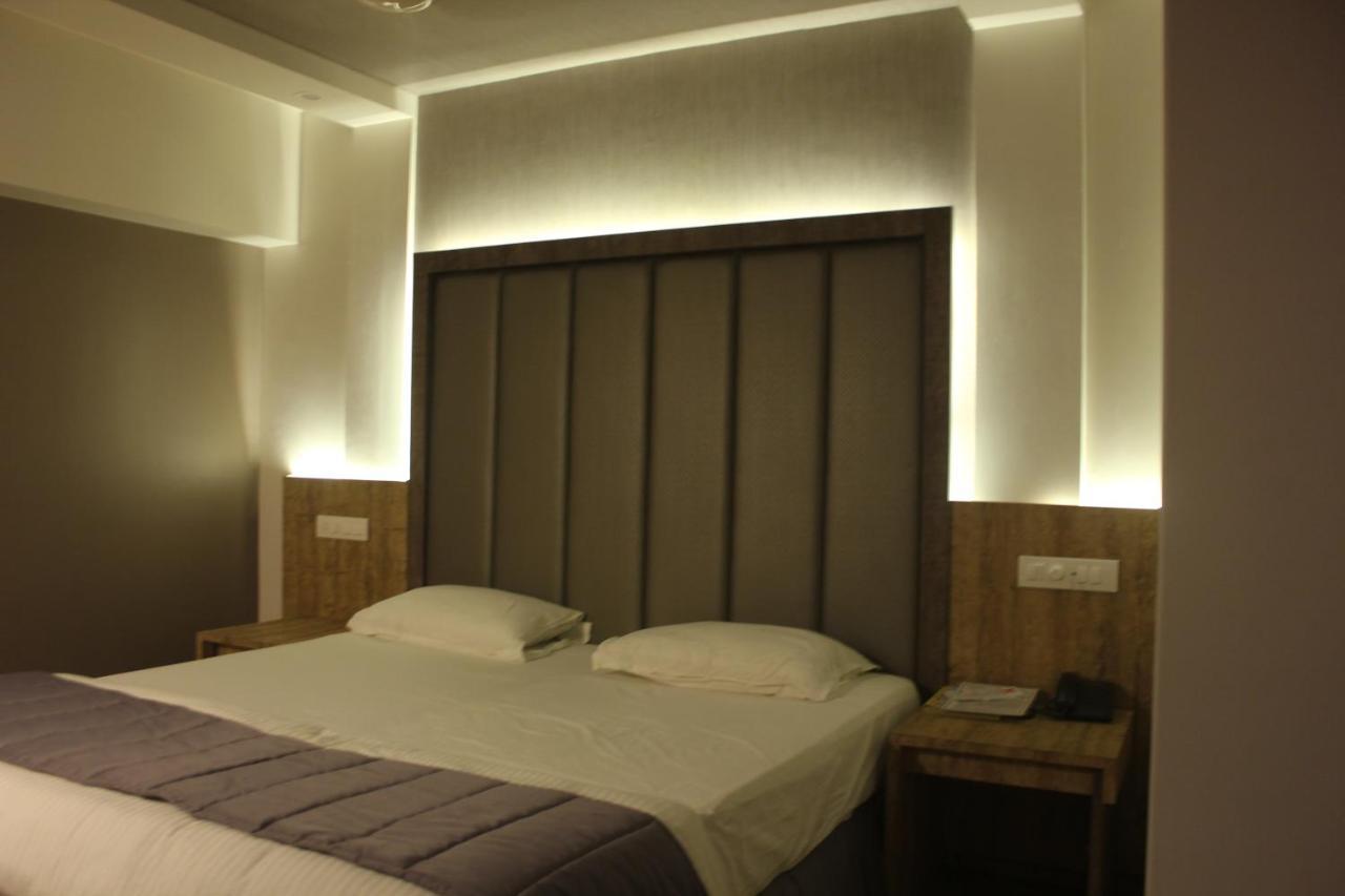 Nimantran Hotel Navi Mumbai Exterior photo